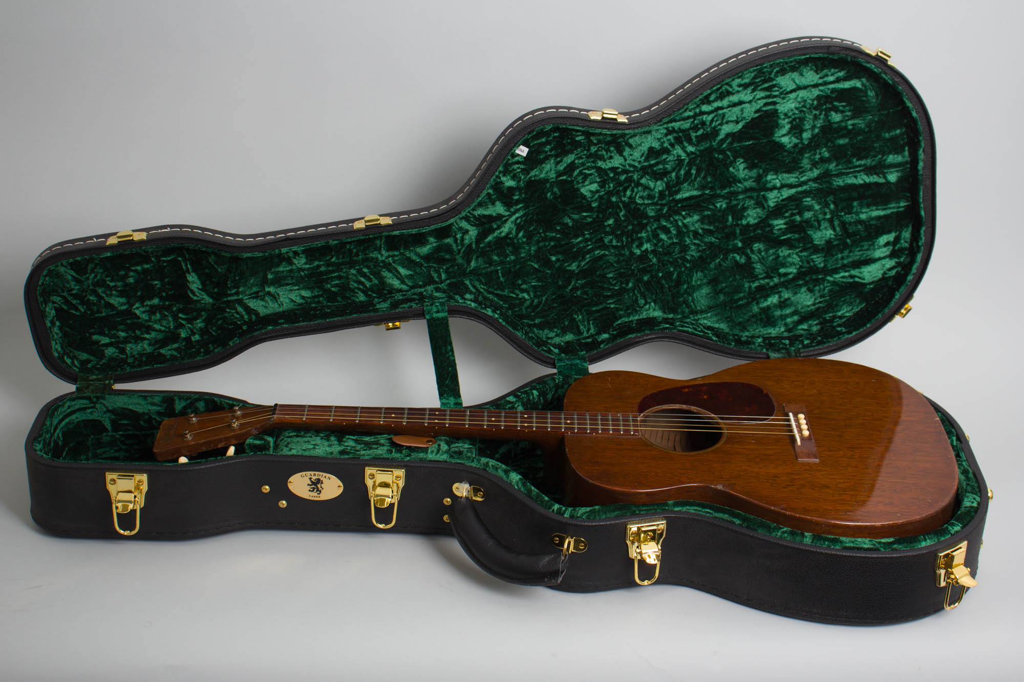 Tenor guitar case clearance