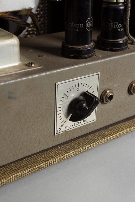  Supro Model 50 Tube Amplifier, made by National-Dobro (1940)
