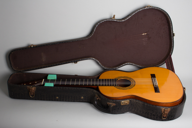 Del Pilar  Classical Guitar  (1971)