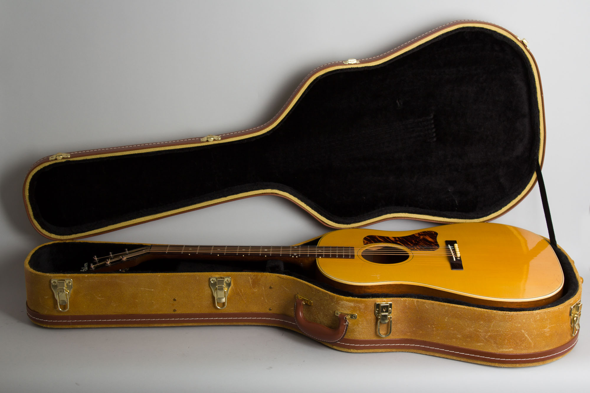 Gibson J-35 Flat Top Acoustic Guitar (1941-2) | RetroFret Gibson J-35 Flat Top Acoustic Guitar (1941-2) | RetroFret