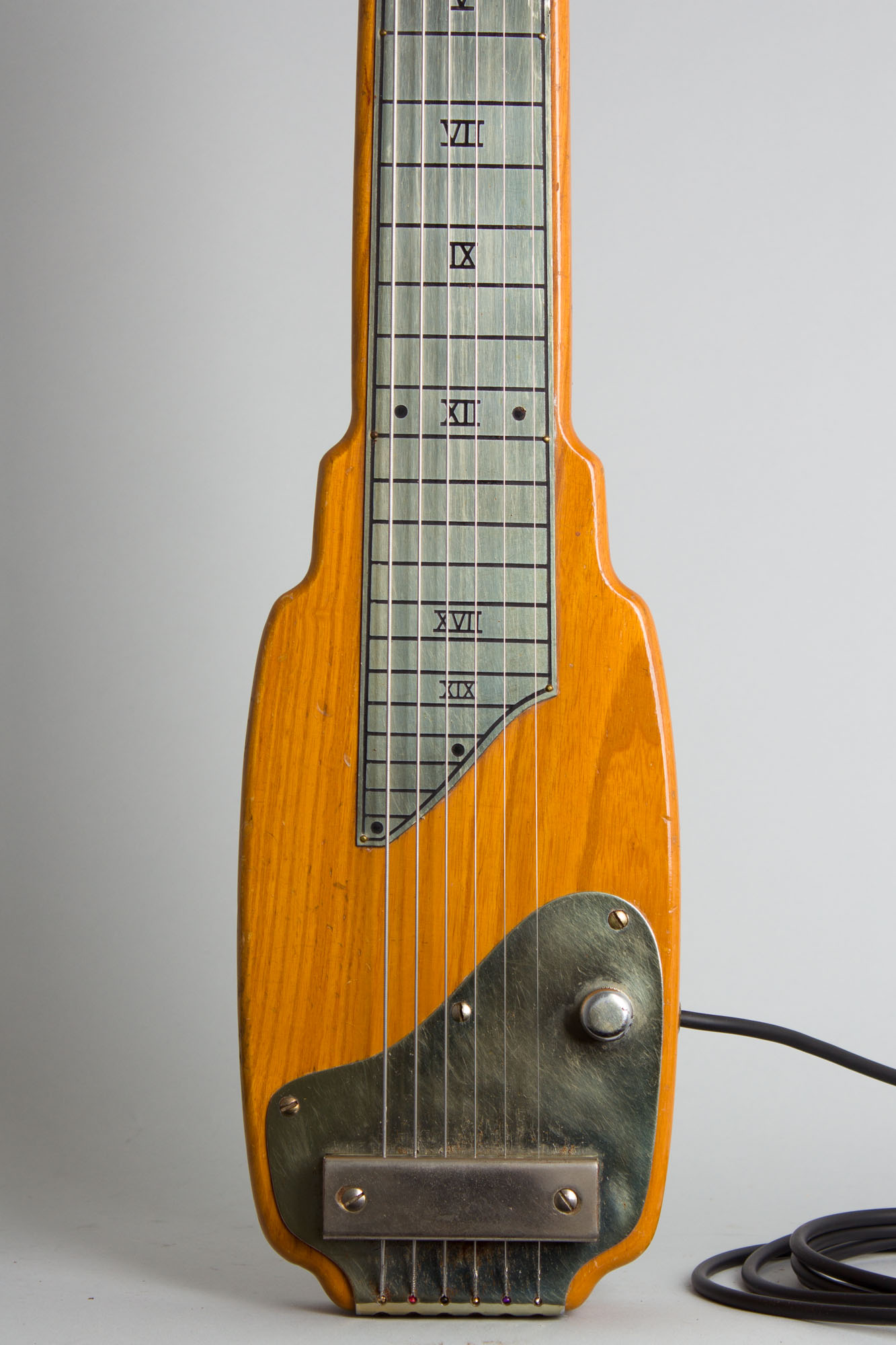 Lap clearance steel amp
