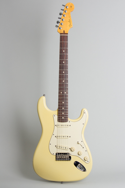 Fender  Custom Shop Custom Deluxe Stratocaster Solid Body Electric Guitar  (2010)