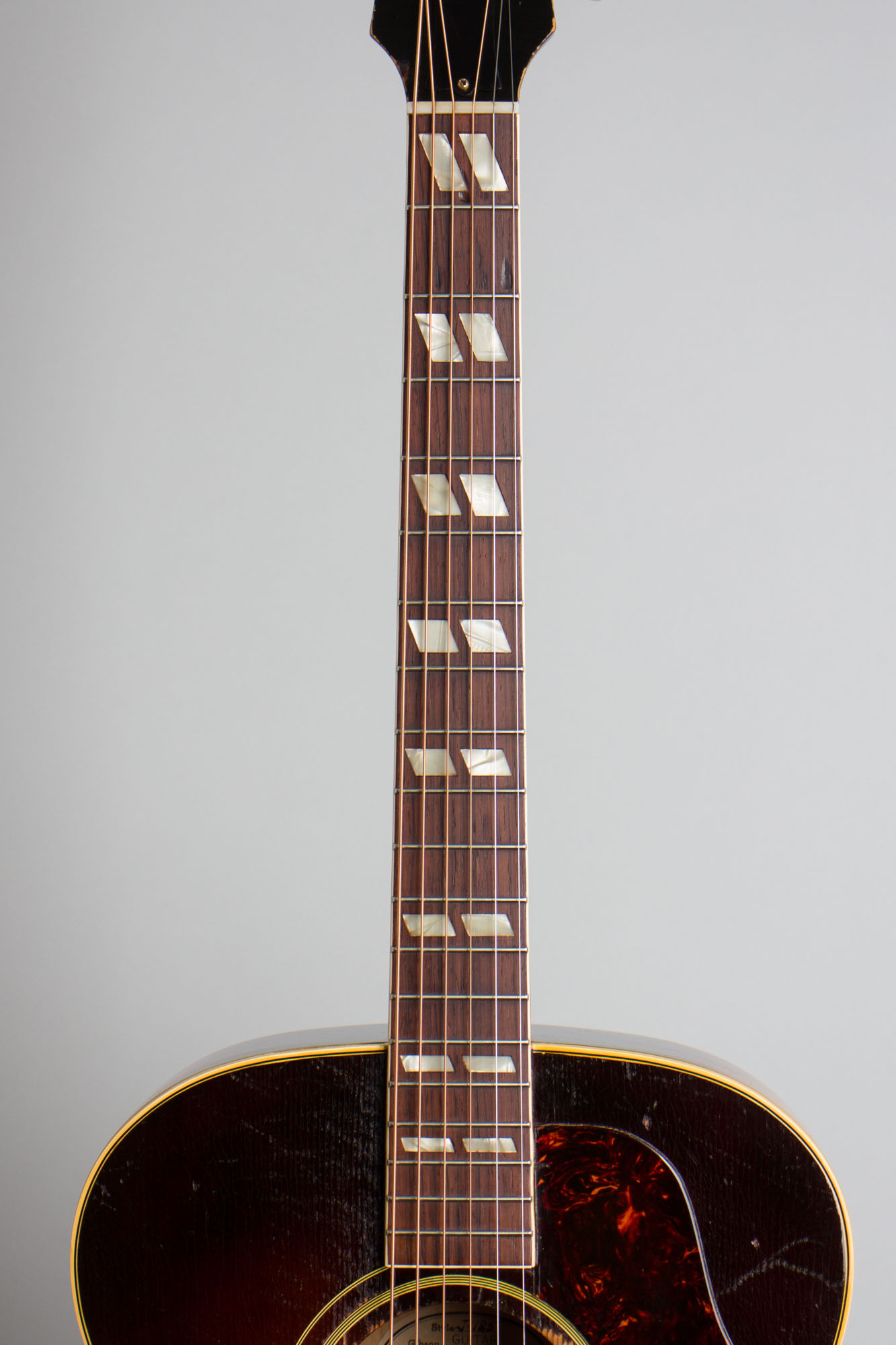 〜17日迄最終価格　Gibson J185 流通僅かモデル Gibson J-185 1951年製 初年度生産のレアギターが入荷です