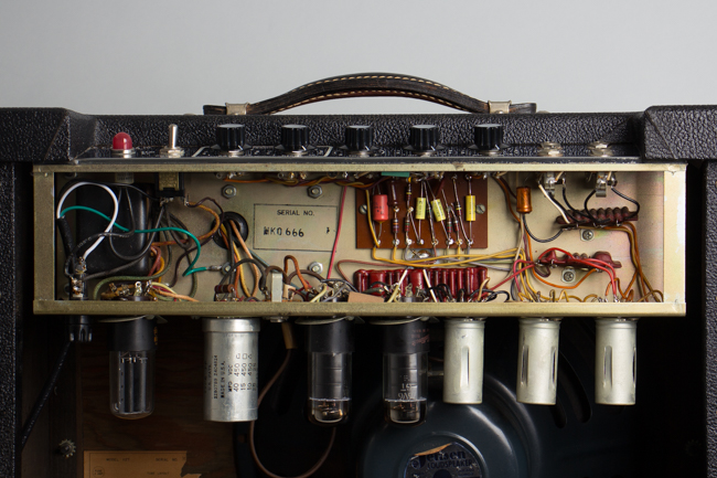  Martin Model 112T Tube Amplifier, made by DeArmond (1960)
