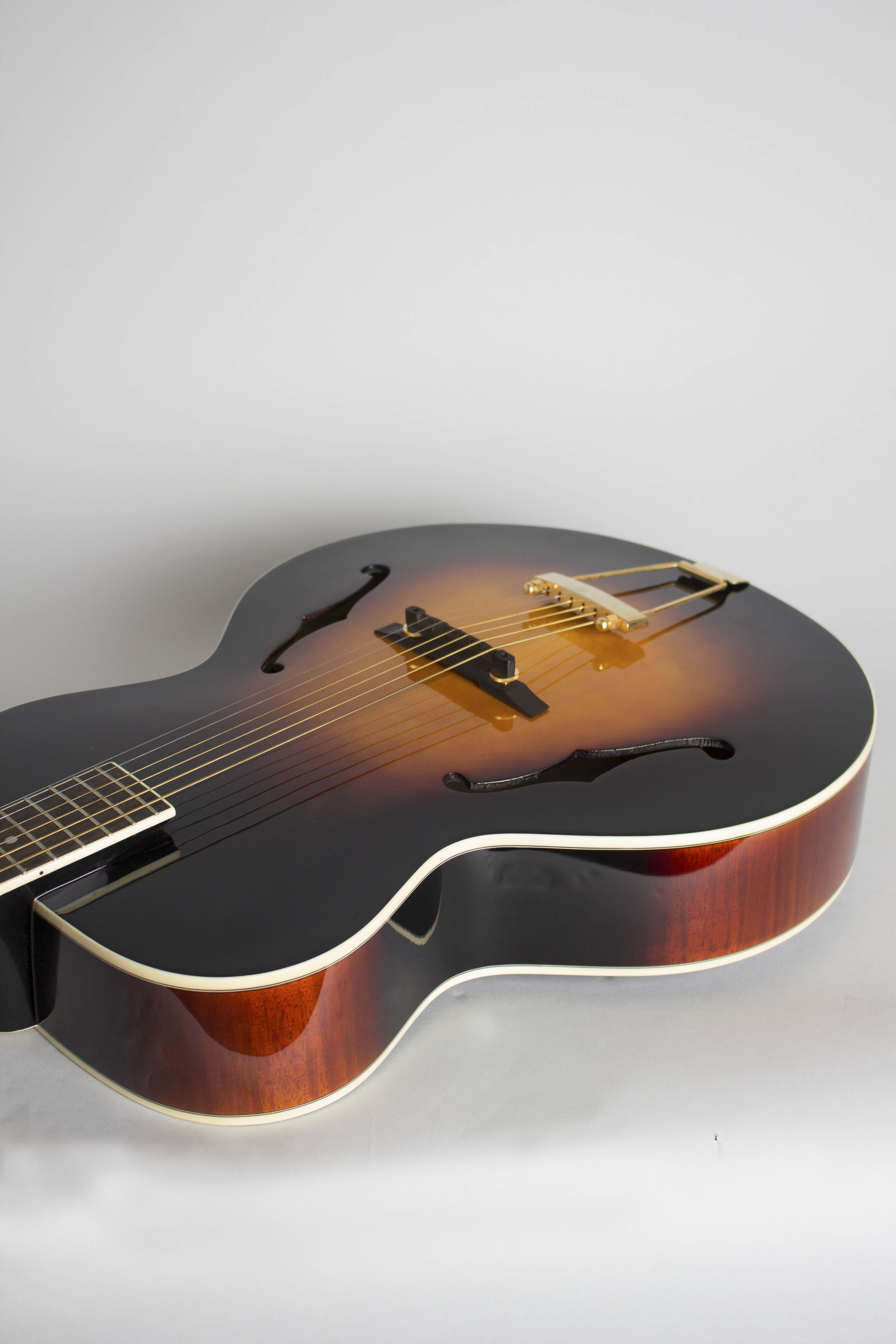 The LOAR LH-700VS アーチトップギター　美品 The LOAR LH-700VS アーチトップギター 美品 - メルカリ