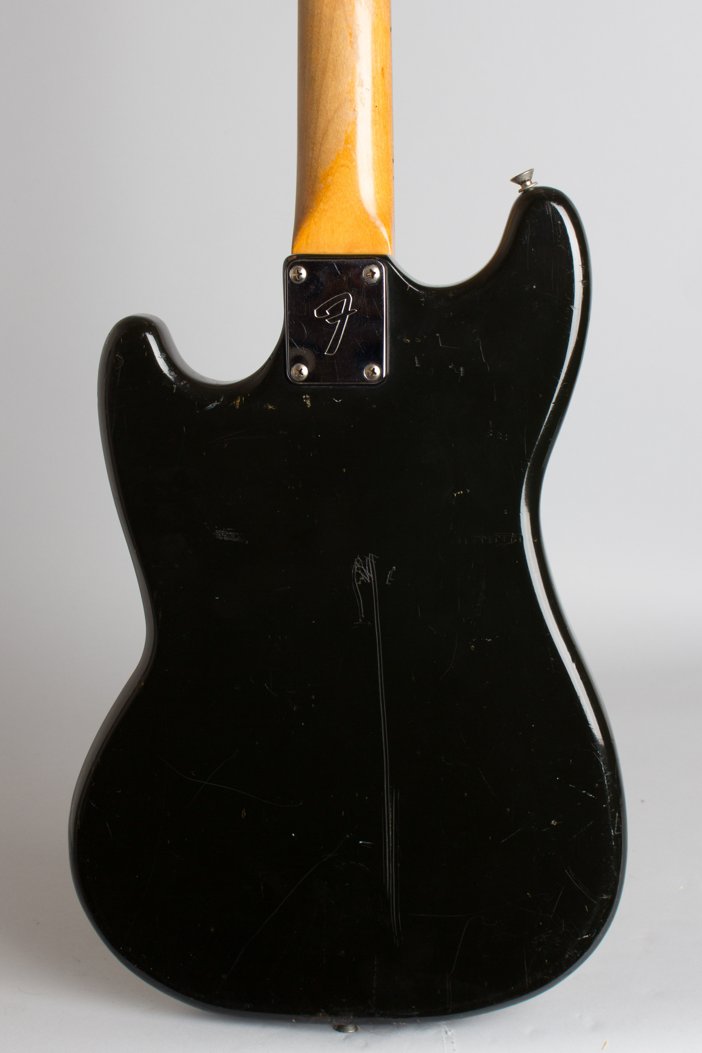 （ビンテージ）FENDER MUSICMASTER 1977 フェンダー ギター Fender Musicmaster Black 1977 – Chicago Music Exchange