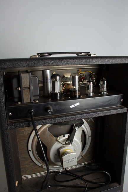 Supro  Trojan Model S6616 Tube Amplifier (1966)