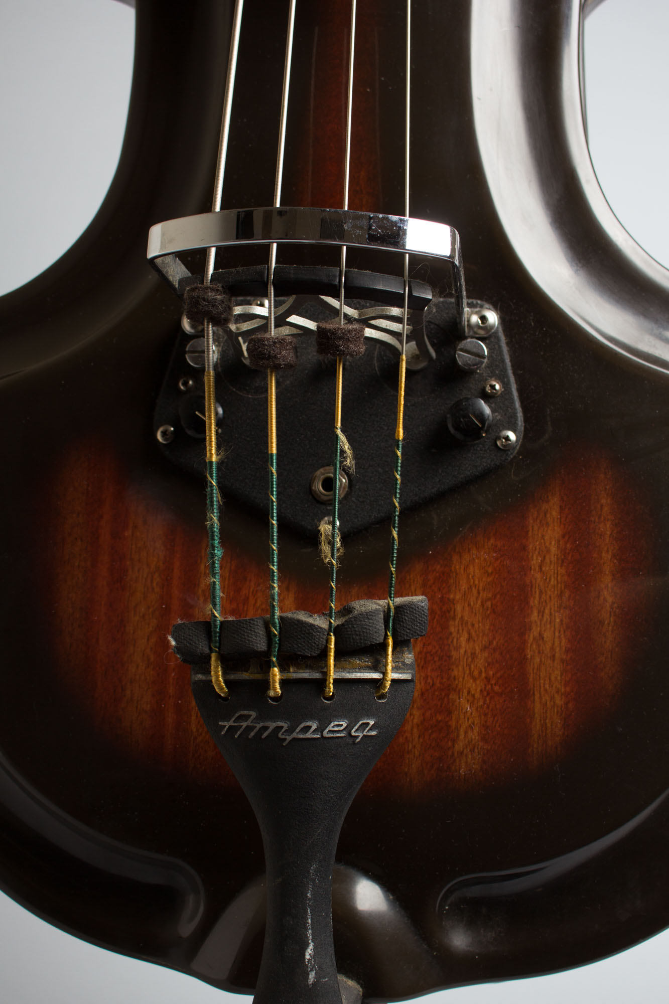 最終値下げ　希少　1960年代製　Ampeg baby bass 手渡し限定 Ampeg Baby Bass Electric Bass (late 1960s) | RetroFret