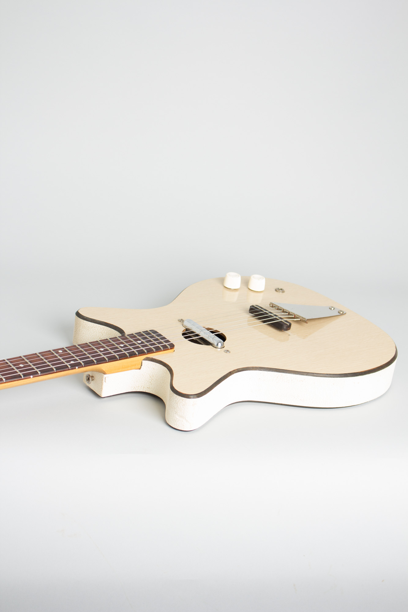 Danelectro Convertible Model 5015 owned by Vinnie Bell Danelectro Convertible Model 5015 owned by Vinnie Bell