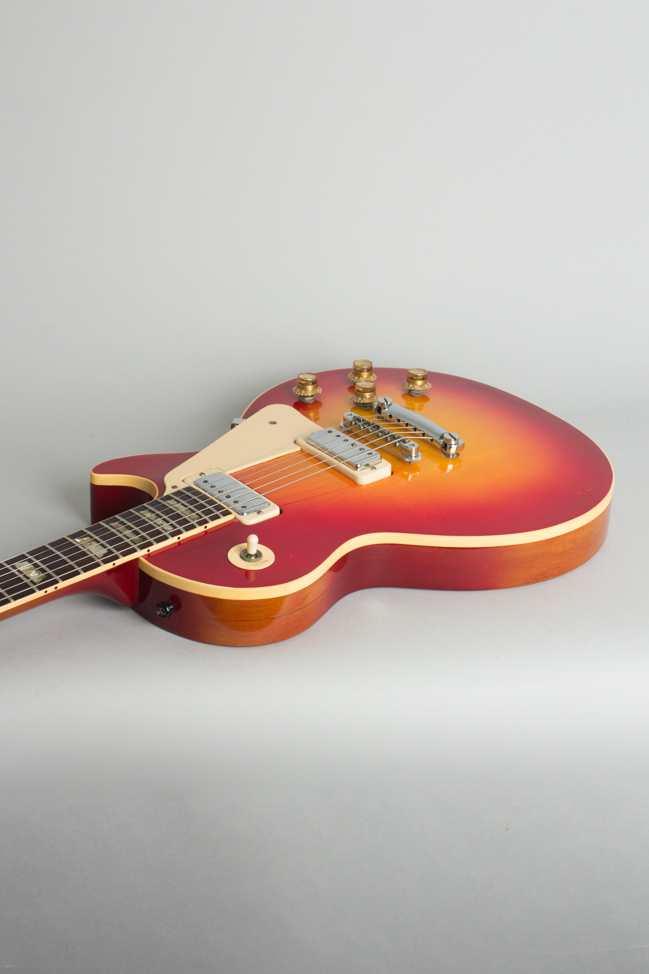 Gibson Les Paul Deluxe Solid Body Electric Guitar (1974) | RetroFret