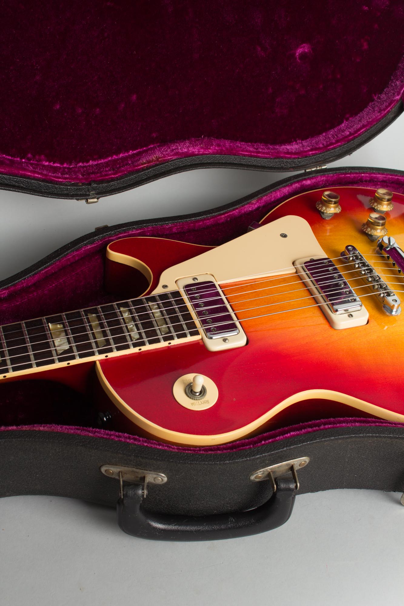 Gibson Les Paul Deluxe Solid Body Electric Guitar (1974) | RetroFret