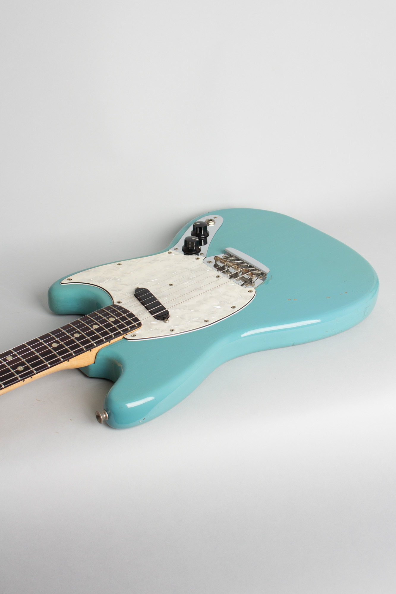 Fender Musicmaster Solid Body Electric Guitar (1972) | RetroFret