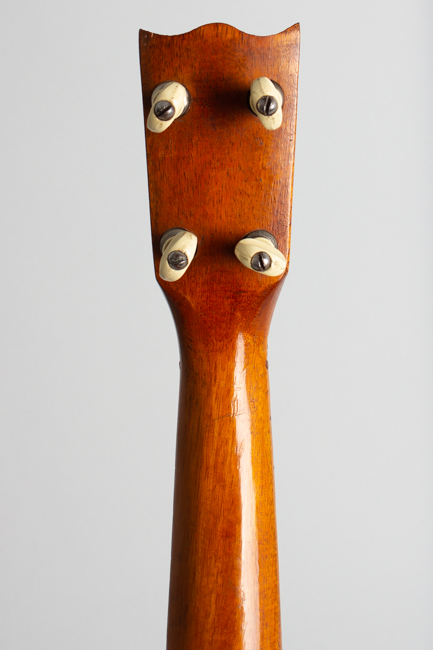 Leonardo Nunes  Soprano Ukulele ,  c. 1919